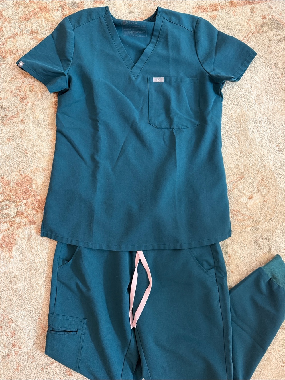 Figs CARRIBEAN BLUE V-Neck Scrub Top and Pants with Pale Pink Drawstring XSP&XS